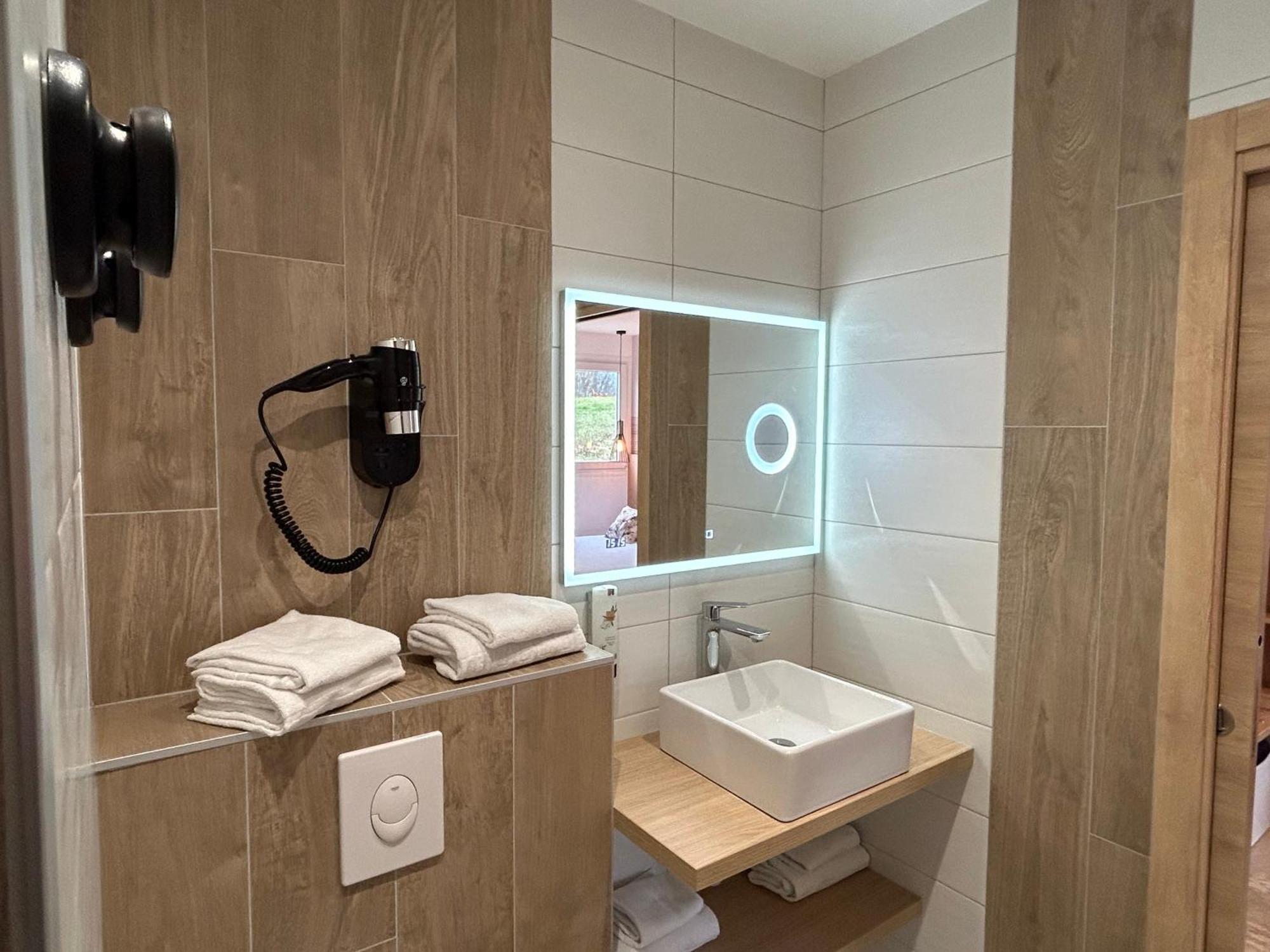 Les Orchidees , Hotel & Restaurant Verdun-sur-Meuse Bagian luar foto